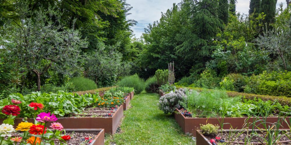 How To Prep An Autumn Garden When Selling Your Home